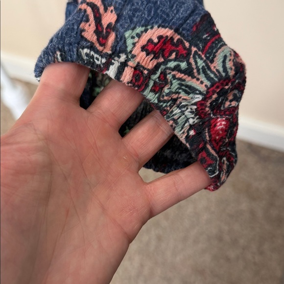 Hollister Floral V-Neck High Low Blouse - Picture 3 of 7